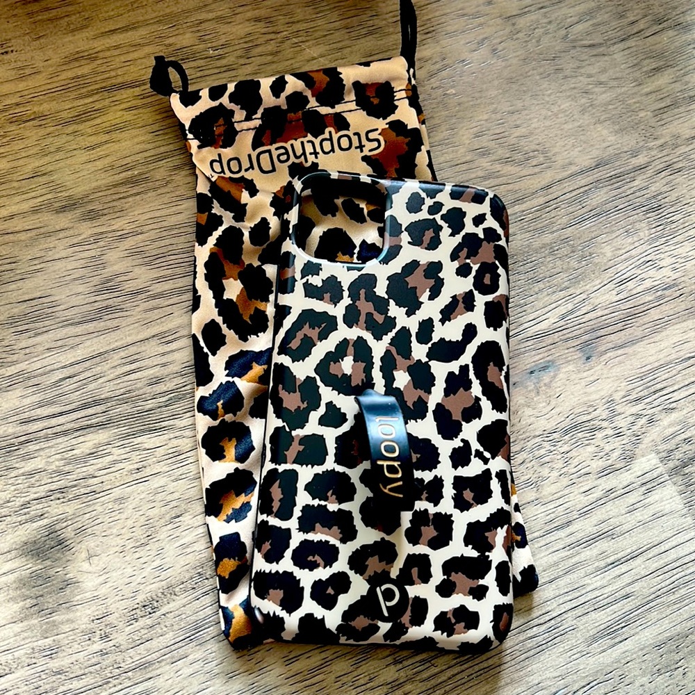 iPhone 11 Pro Max leopard loopy case